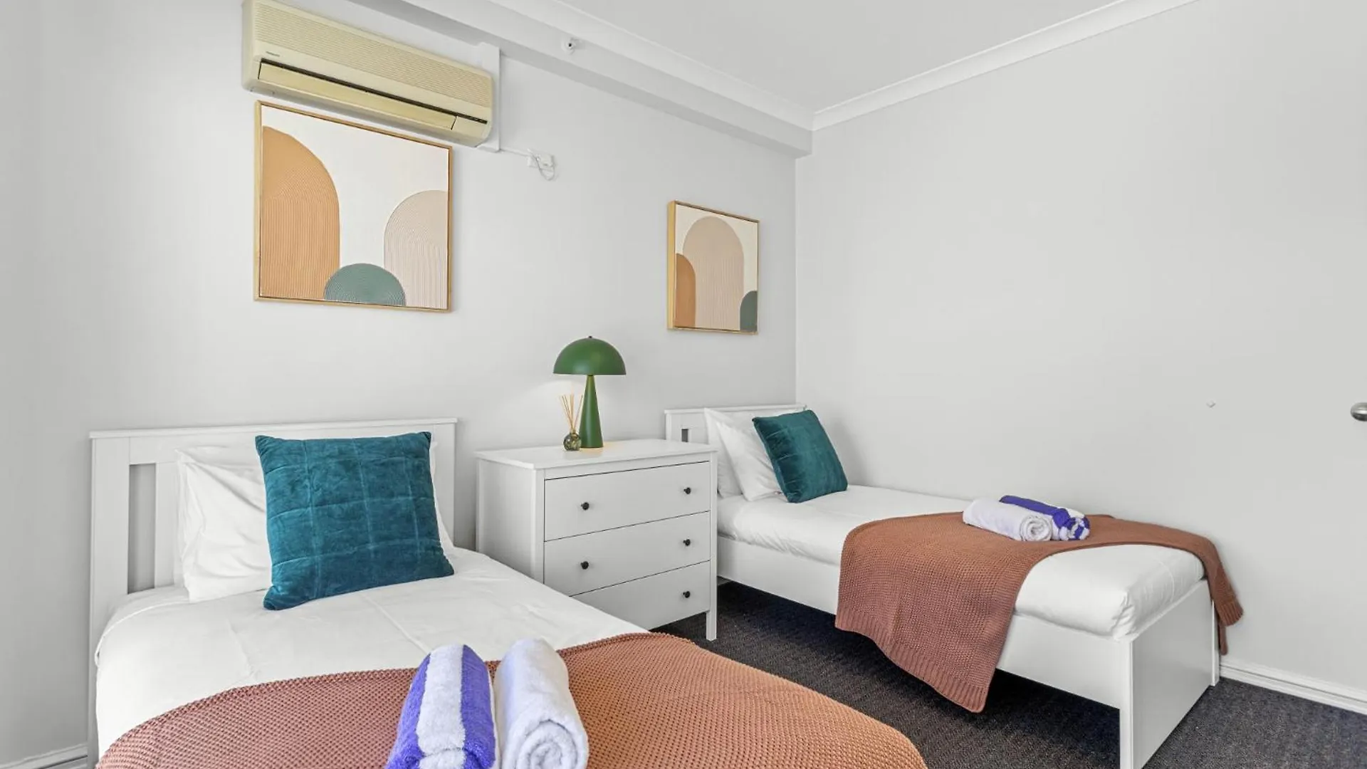 City Living Retreat - 2Br Apartment In East Perth 0*,