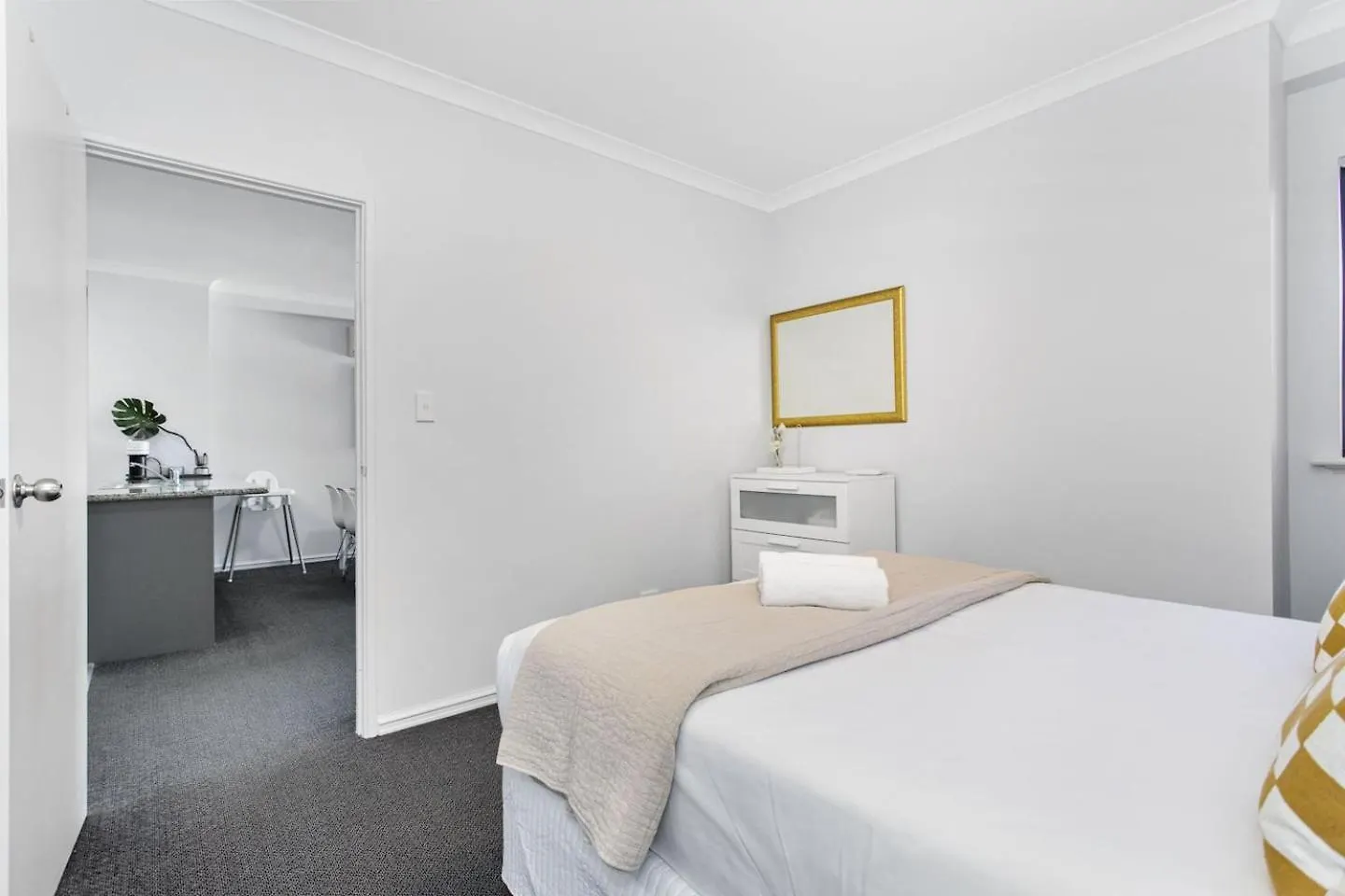 City Living Retreat - 2Br Apartment In East Perth 0*,